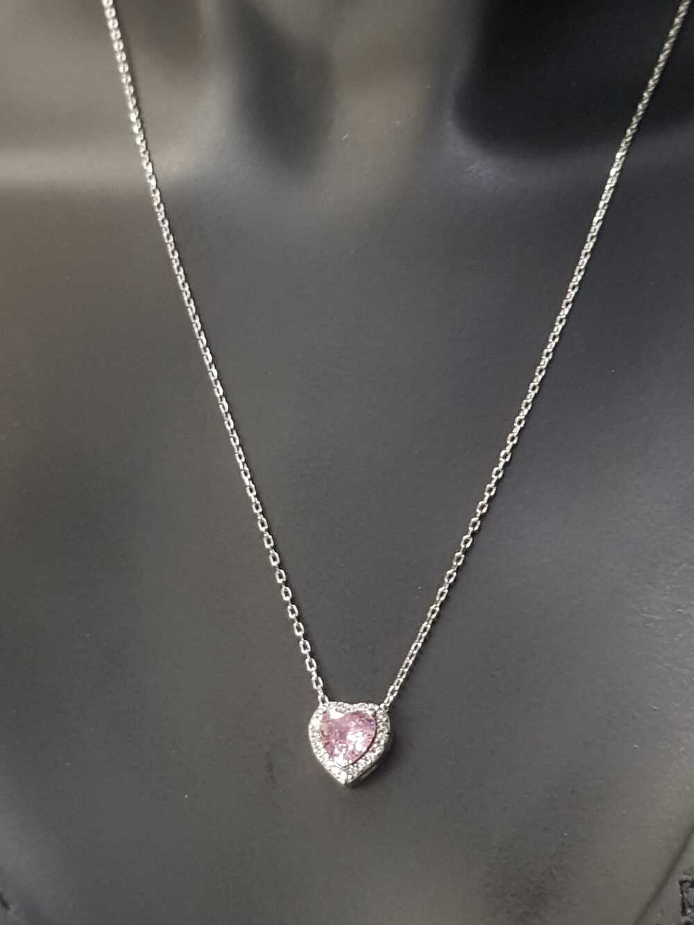 Vog%20Swarovski%20Taşlı%20Pandora’s%20Model%20Pembe%20Kalp%20Taş%20Detay%20925%20Ayar%20Gümüş%20•%20Sevgiliye%20•%20Arkadaşa%20Kolye