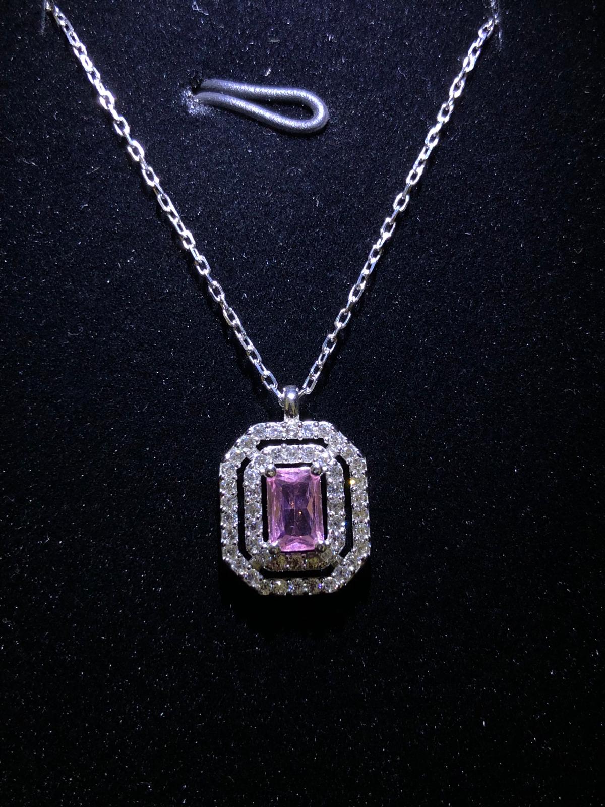 Vog%20Swarovski%20Tasarım%20Pembe%20Kuars%20Baget%20925%20Ayar%20Gümüş%20Sevgiliye%20Eşe%20Hediye%20Kolye