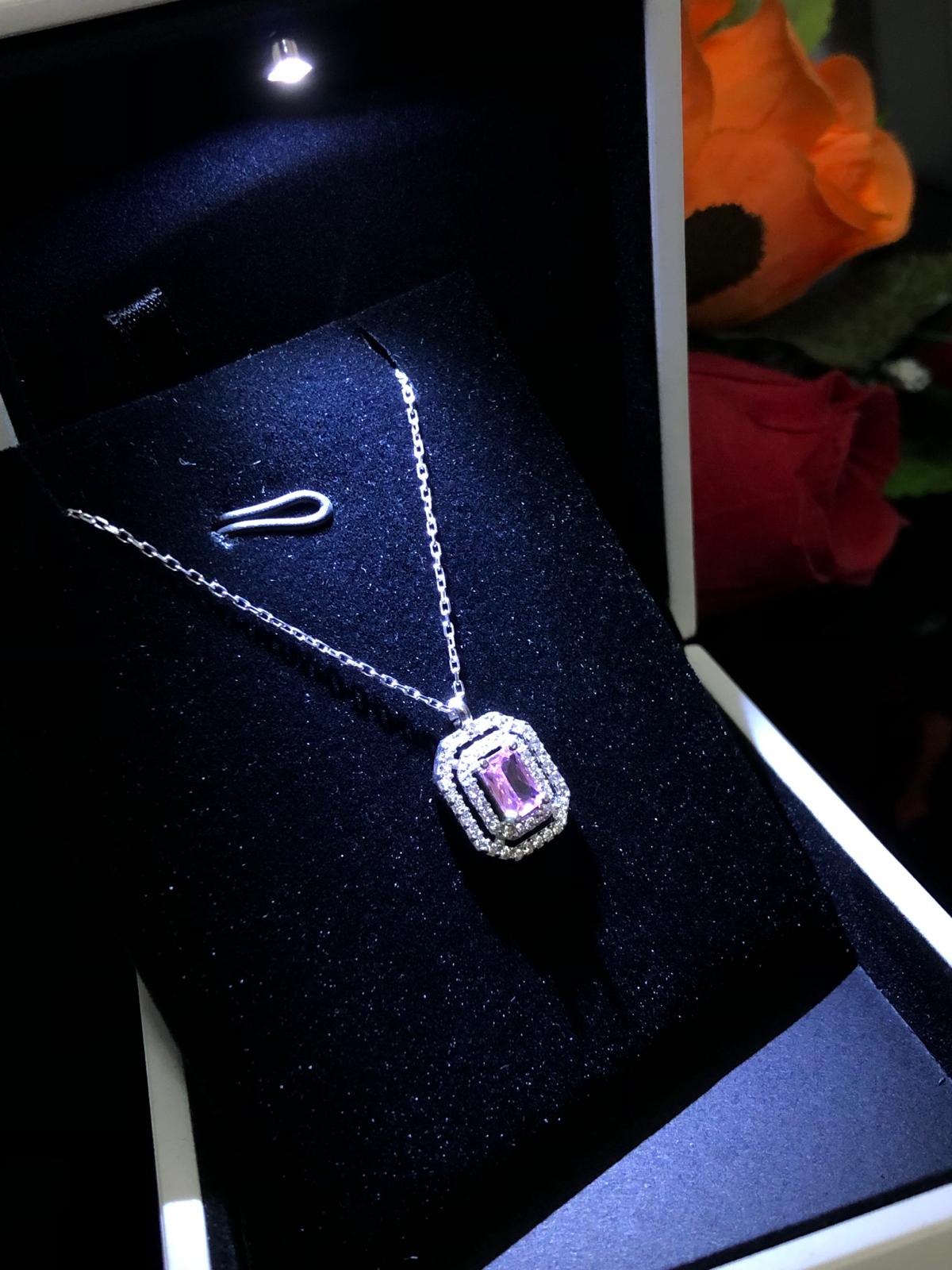 Vog%20Swarovski%20Tasarım%20Pembe%20Kuars%20Baget%20925%20Ayar%20Gümüş%20Sevgiliye%20Eşe%20Hediye%20Kolye