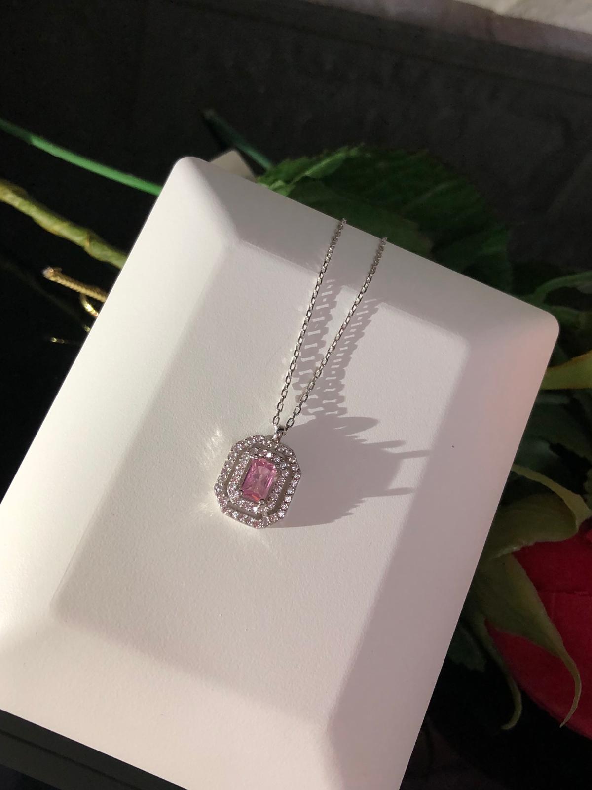 Vog%20Swarovski%20Tasarım%20Pembe%20Kuars%20Baget%20925%20Ayar%20Gümüş%20Sevgiliye%20Eşe%20Hediye%20Kolye