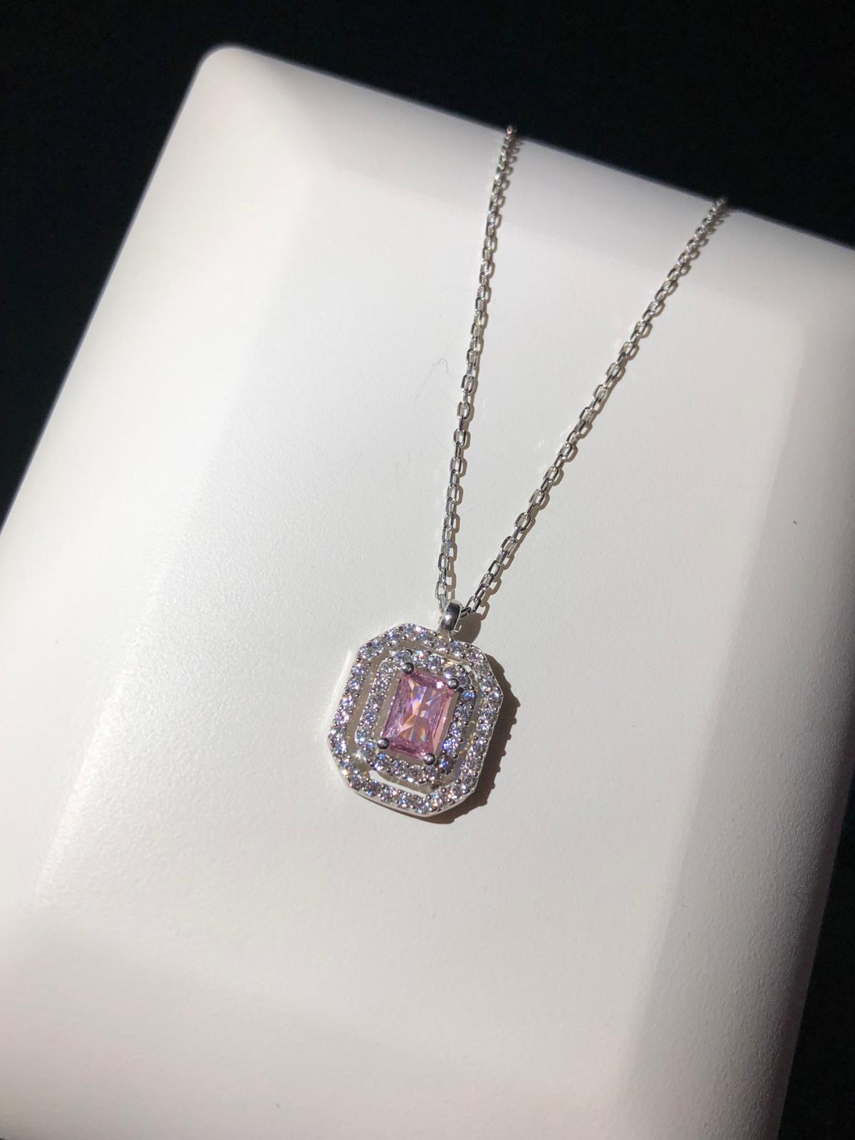 Vog%20Swarovski%20Tasarım%20Pembe%20Kuars%20Baget%20925%20Ayar%20Gümüş%20Sevgiliye%20Eşe%20Hediye%20Kolye