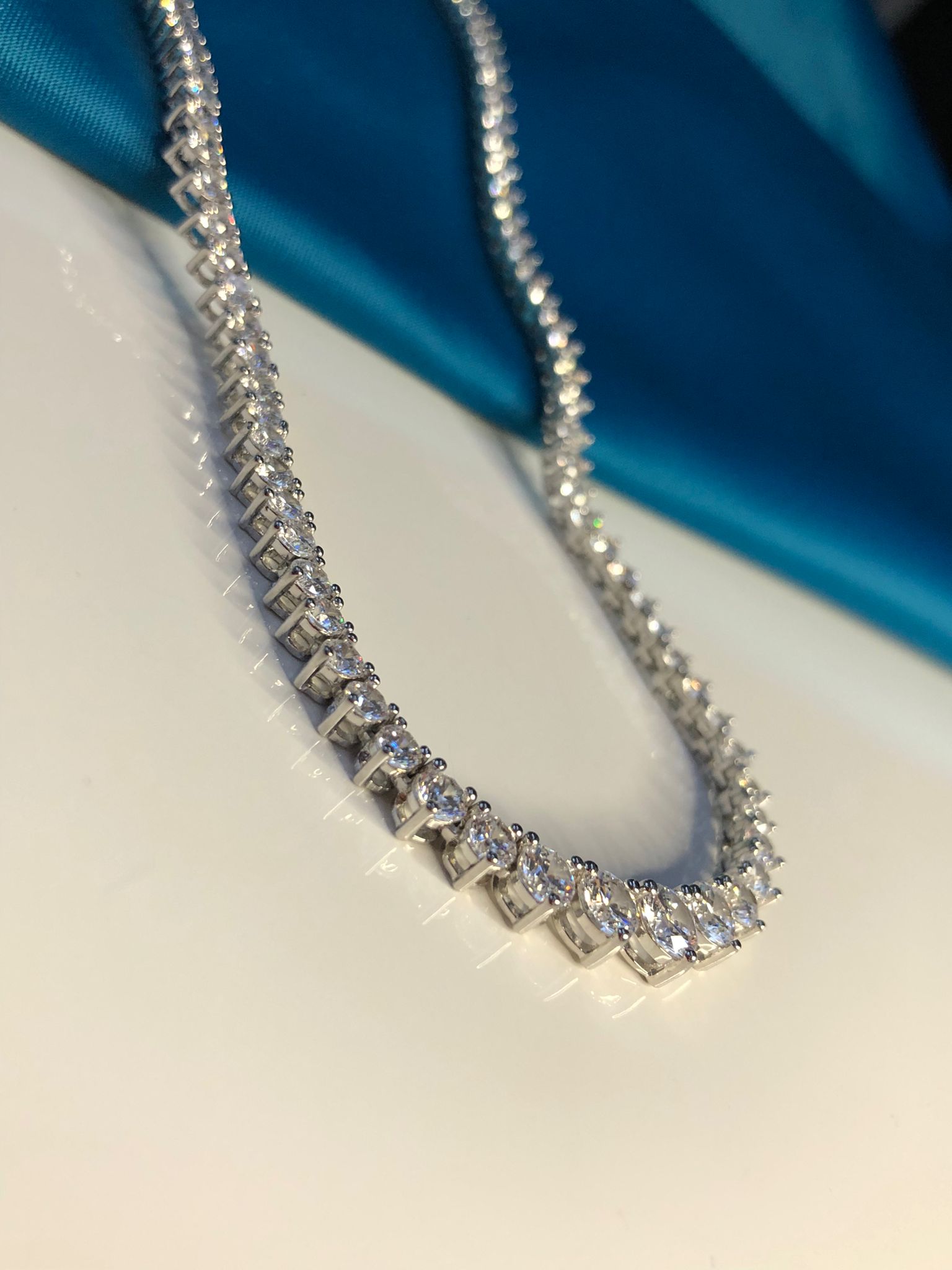 Vog%203Mm%20Xuping%20Tasarım%20Swarovski%20Taşlı%20Dönmeyen%20Süzme%20Su%20Yolu%20V%20Kalp%20Sevgiliye%20Eşe%20Hediye%20Kolye