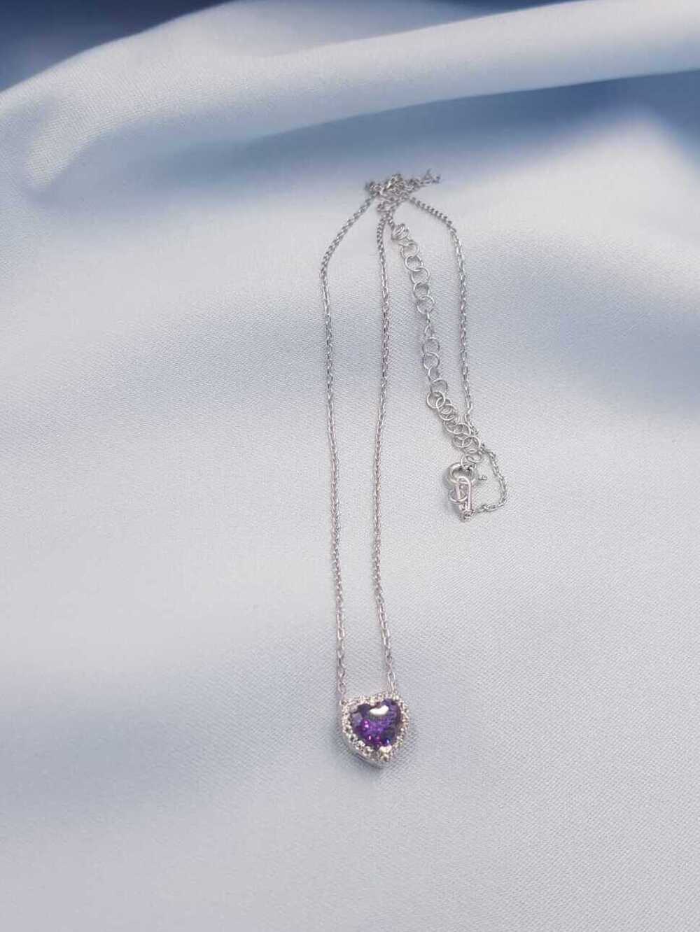 %20Vog%20Swarovski%20Taşlı%20Pandora’s%20Model%20Ametis%20Kalp%20Taş%20Detay%20Gümüş%20Sevgiliye,Arkadaşa%20Kolye