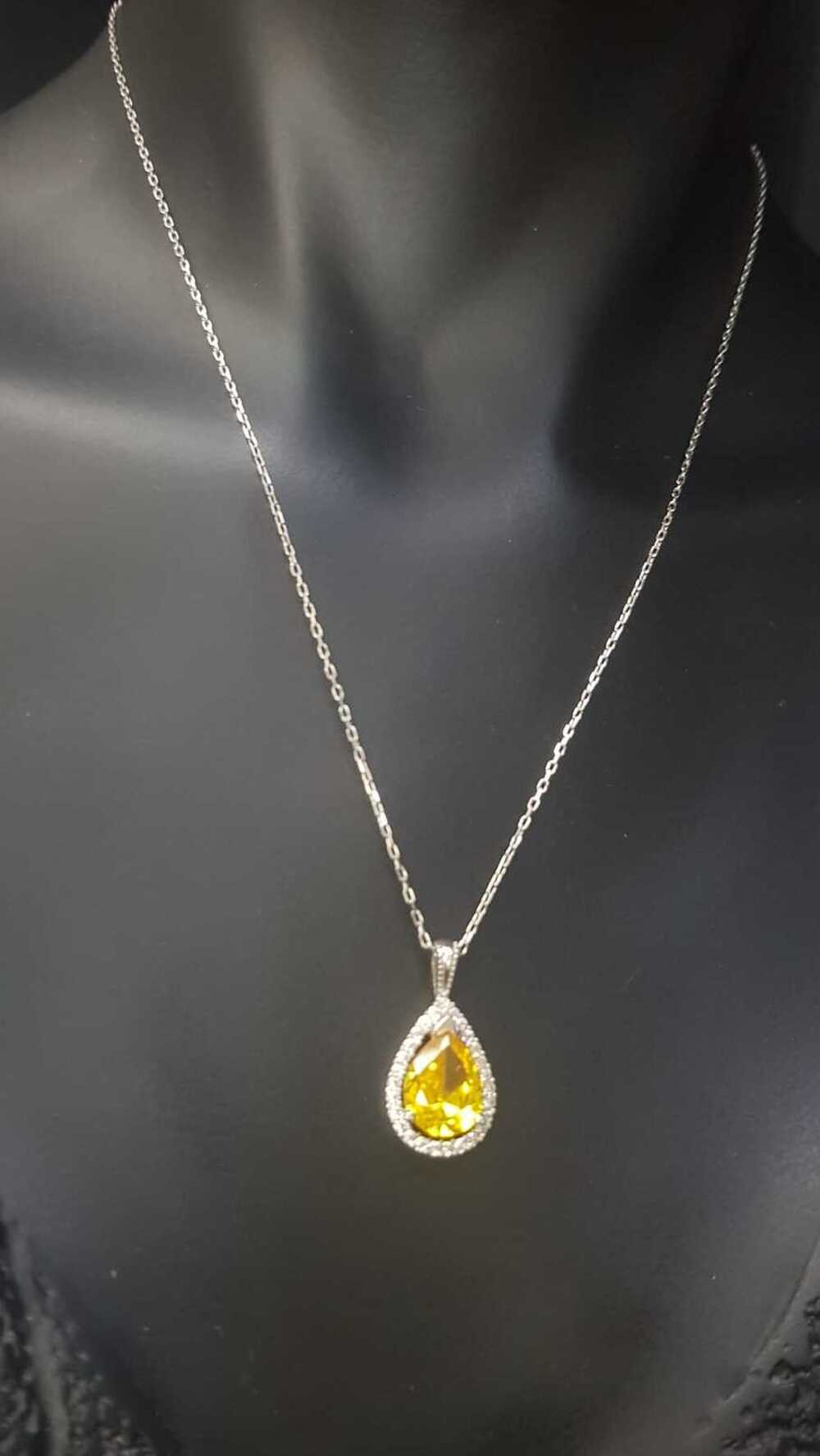 Vog%20Swarovski%20Sarı%20Damla%20Kesim%20925%20Ayar%20Gümüş%20Sevgiliye,Anneye,Arkadaşa%20Hediye%20Kolye