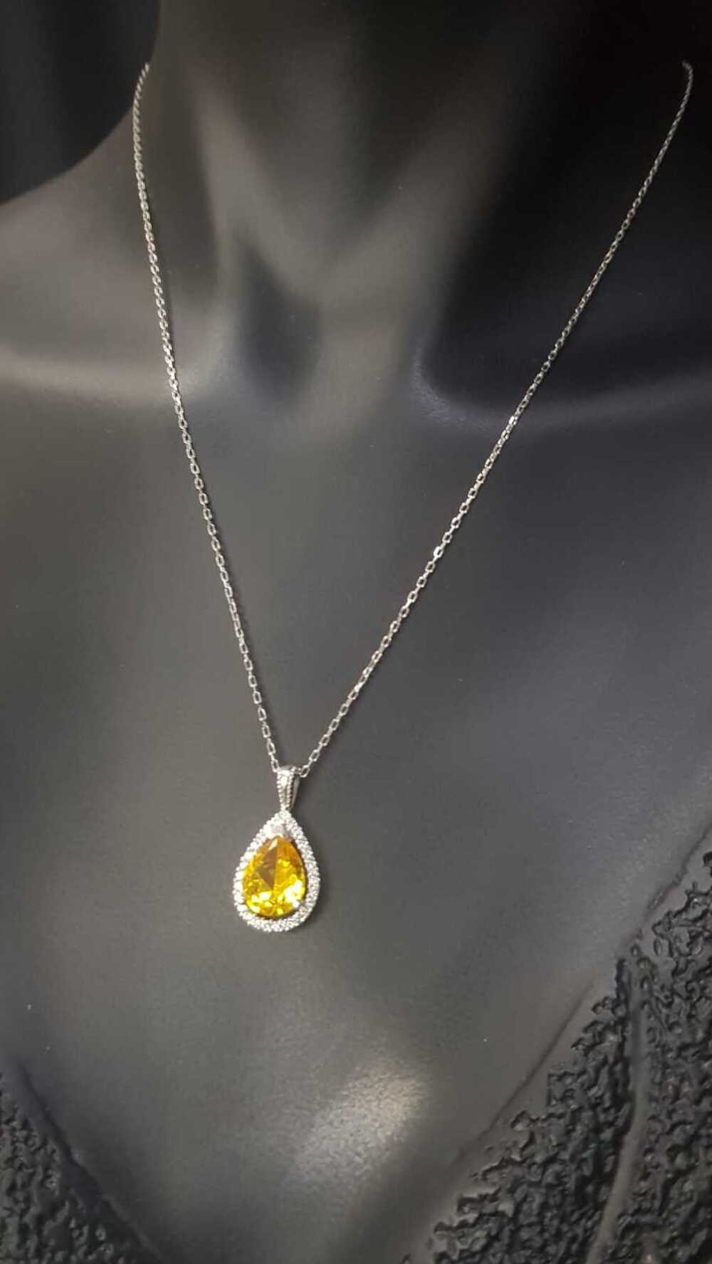 Vog%20Swarovski%20Sarı%20Damla%20Kesim%20925%20Ayar%20Gümüş%20Sevgiliye,Anneye,Arkadaşa%20Hediye%20Kolye