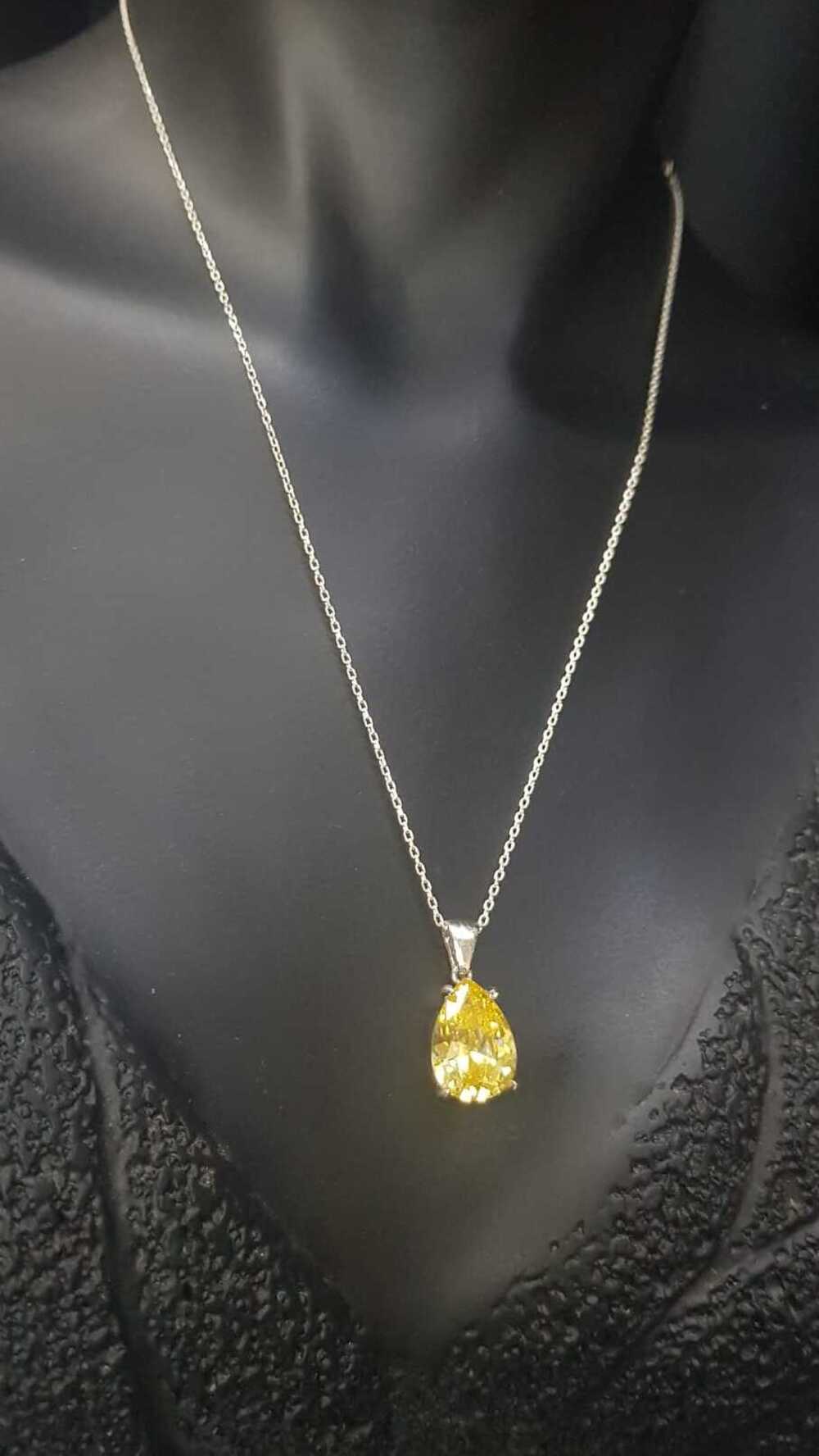 Vog%20Swarovski%20Kesim%20Sarı%20Sitrin%20Damla%20925%20Ayar%20Gümüş%20Sevgiliye,Anneye,Eşe,Arkadaşa%20Kolye