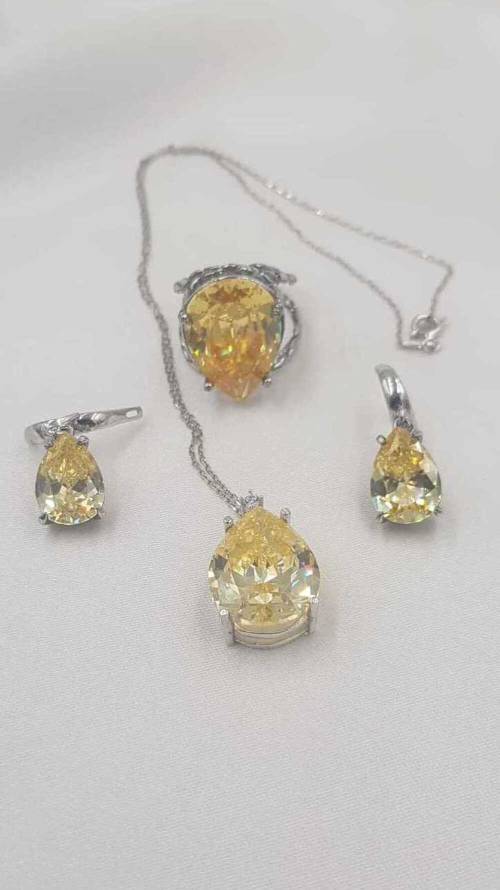 Vog%20Swarovski%20Kesim%20Sarı%20Sitrin%20Damla%20Tasarım%203’Lü%20Set%20Gümüş%20Sevgiliye,Eşe%20Yüzük,Küpe,Kolye