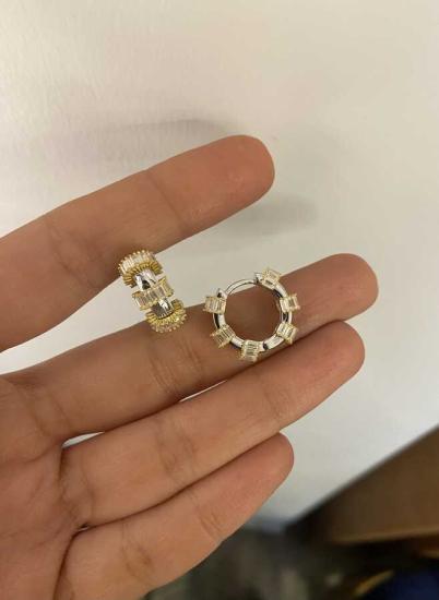 Vog Tiffany Tasarım 1.5 Cm Gold Silindir Baget Taşlı 925 Ayar Gümüş Sevgiliye,Eşe,Anneye Küpe