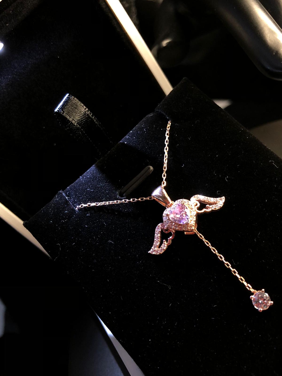 Vog%20Swarovski%20Model%20Kanatlı%20Pembe%20Kalp%20Hareketli%20Tasarım%20925%20Gümüş%20Sevgiliye,Eşe%20Hediye%20Kolye