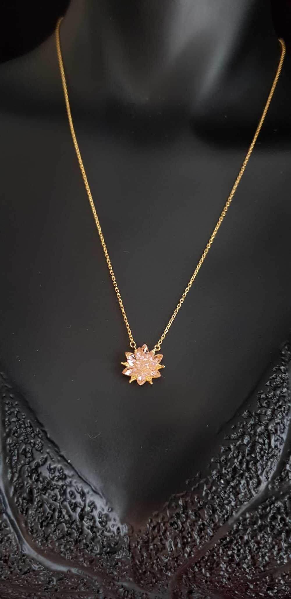 Vog%20Pembe%20Zirconia%20Taşlı%20Nilüfer%20Lotus%20Çiçeği%20Şık%20Tasarım%20925%20Ayar%20Gümüş%20Rodiumlu%20Kolye