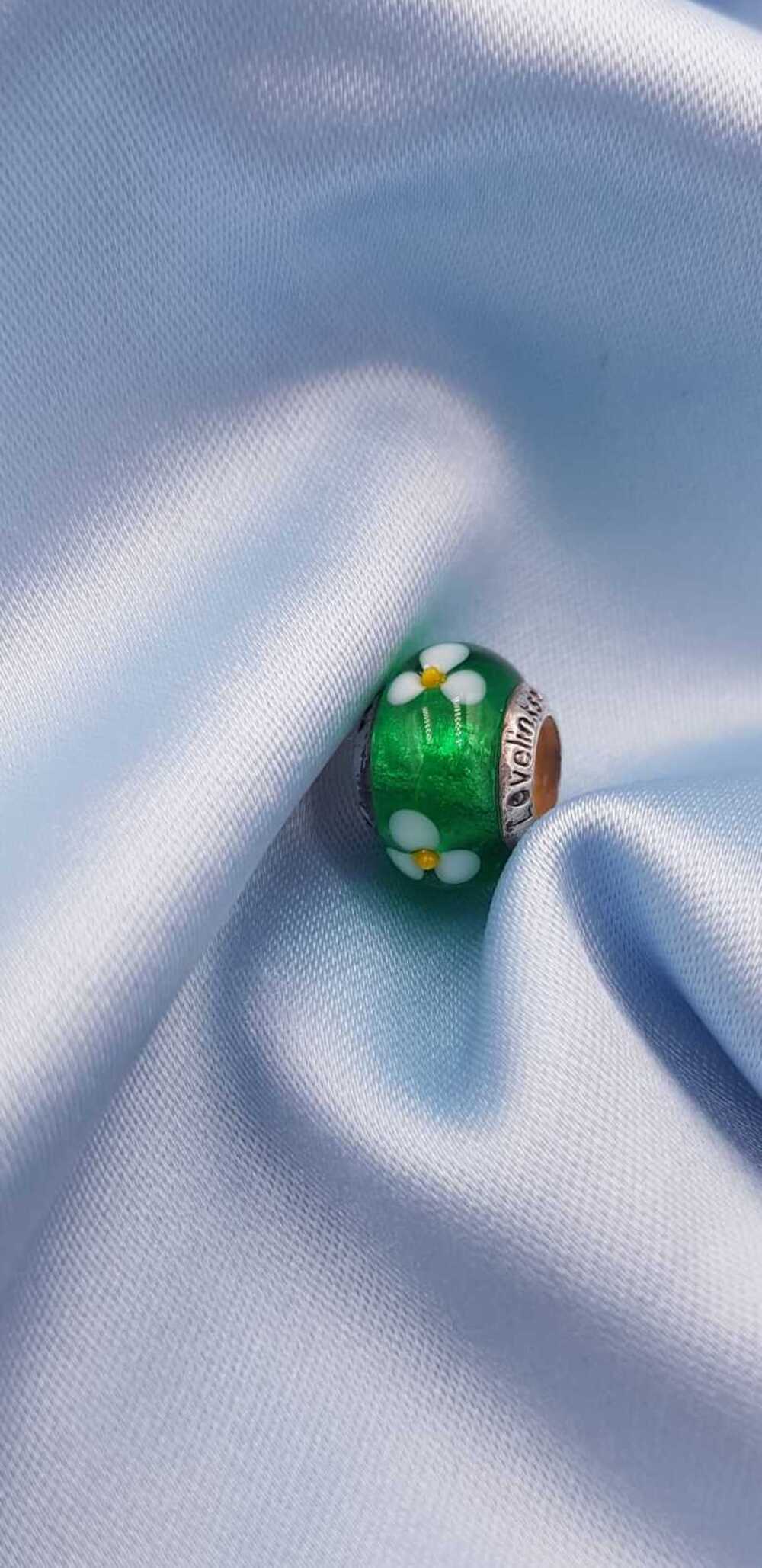 Vog%20Pandora’s%20Charm’s%20Yeşil-Beyaz%20Renkli%20Murona%20Cam%20925%20Ayar%20Gümüş%20Charms