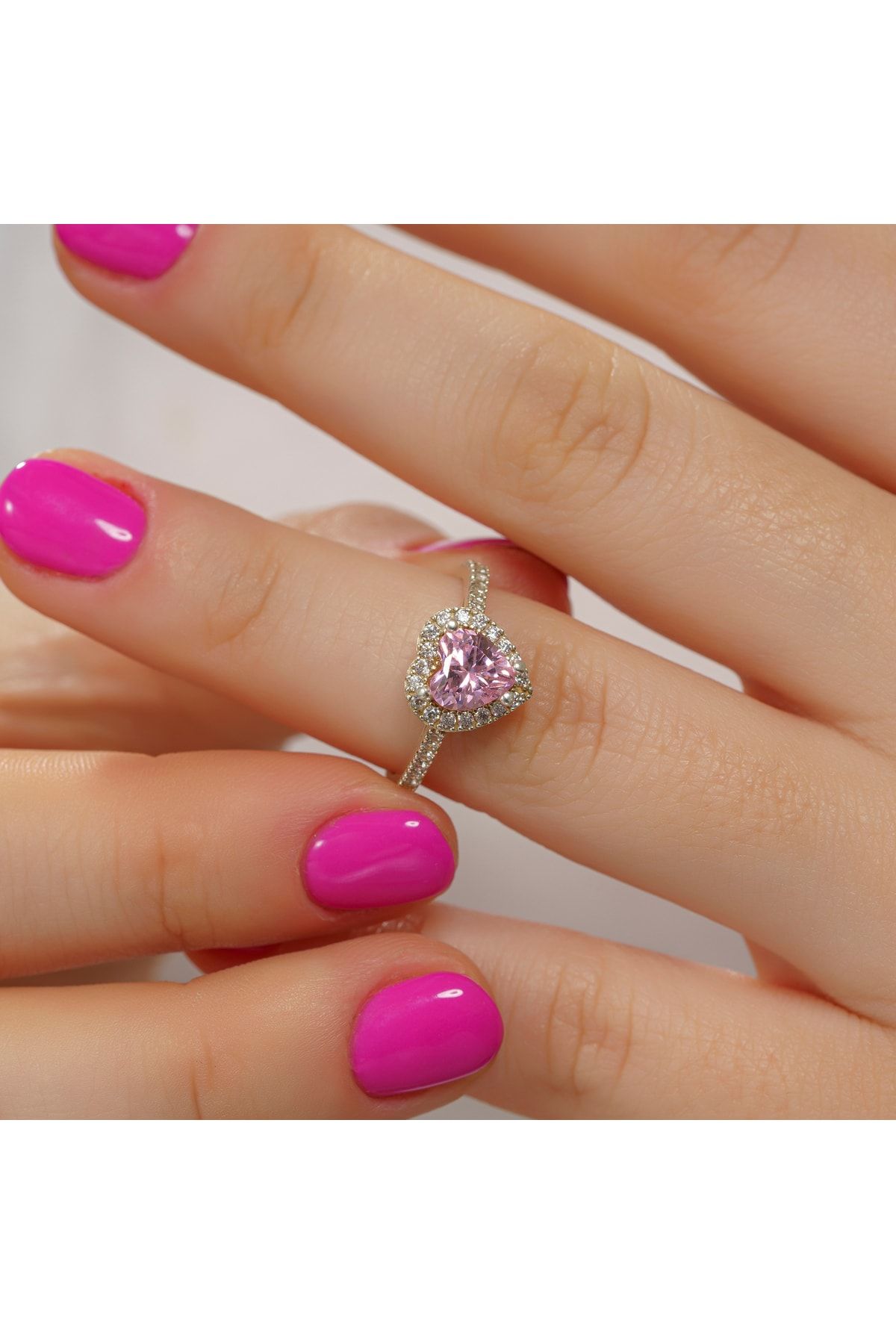 Pandora%20Swarovski%20Taşlı%20Pembe%20Renkli%20Kalpli%20925%20Ayar%20Gümüş%20Sevgiliye,Anneye,Arkadaşa%20Yüzük