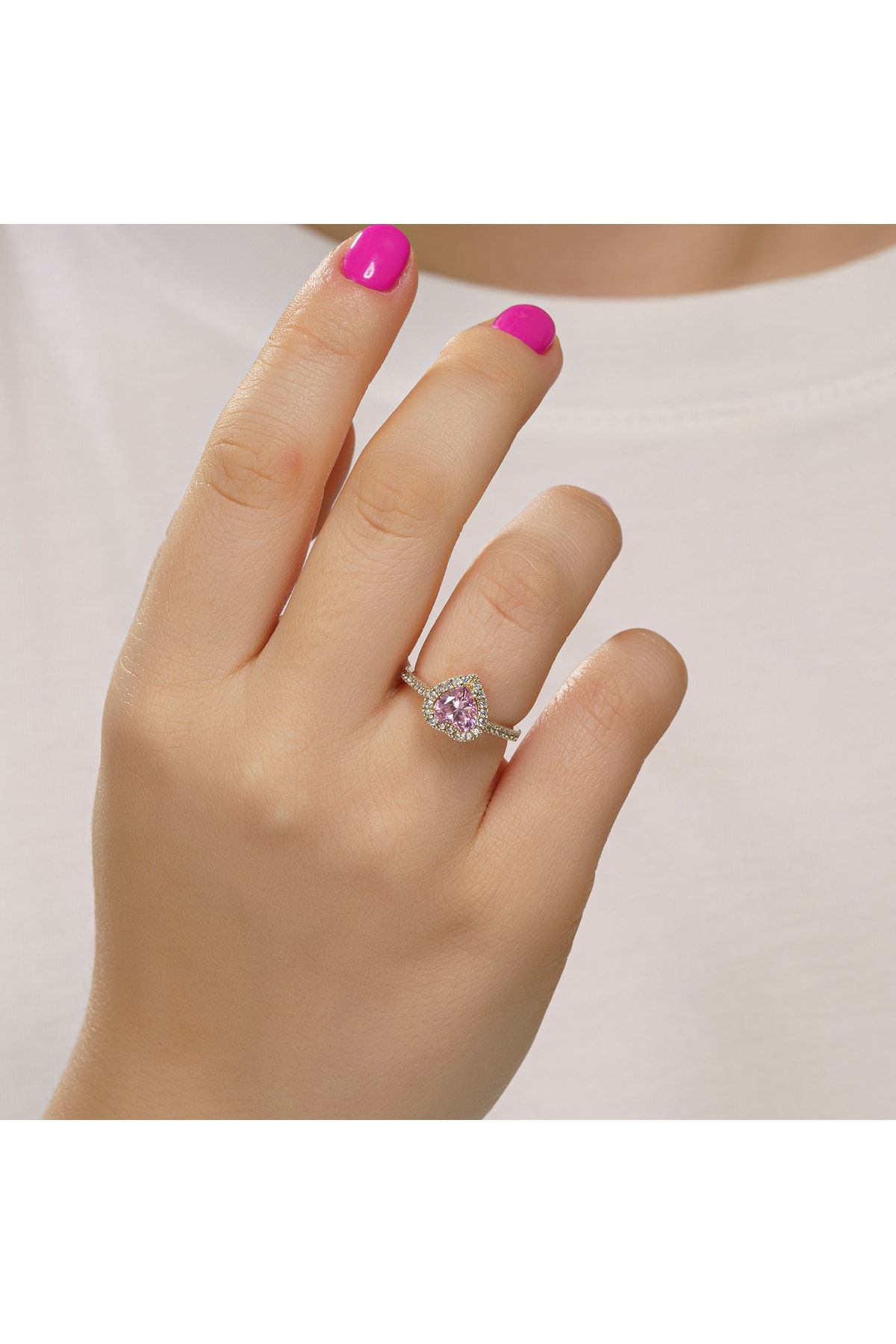 Pandora%20Swarovski%20Taşlı%20Pembe%20Renkli%20Kalpli%20925%20Ayar%20Gümüş%20Sevgiliye,Anneye,Arkadaşa%20Yüzük